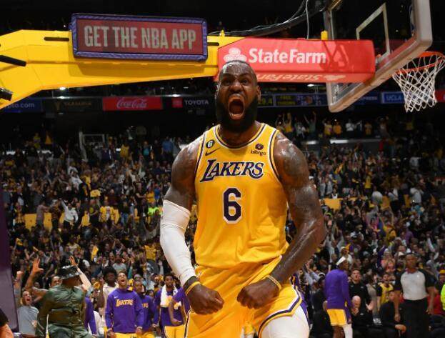 开云登录入口-詹姆斯：奔四男人像28岁时那样战斗 又打动多少人？