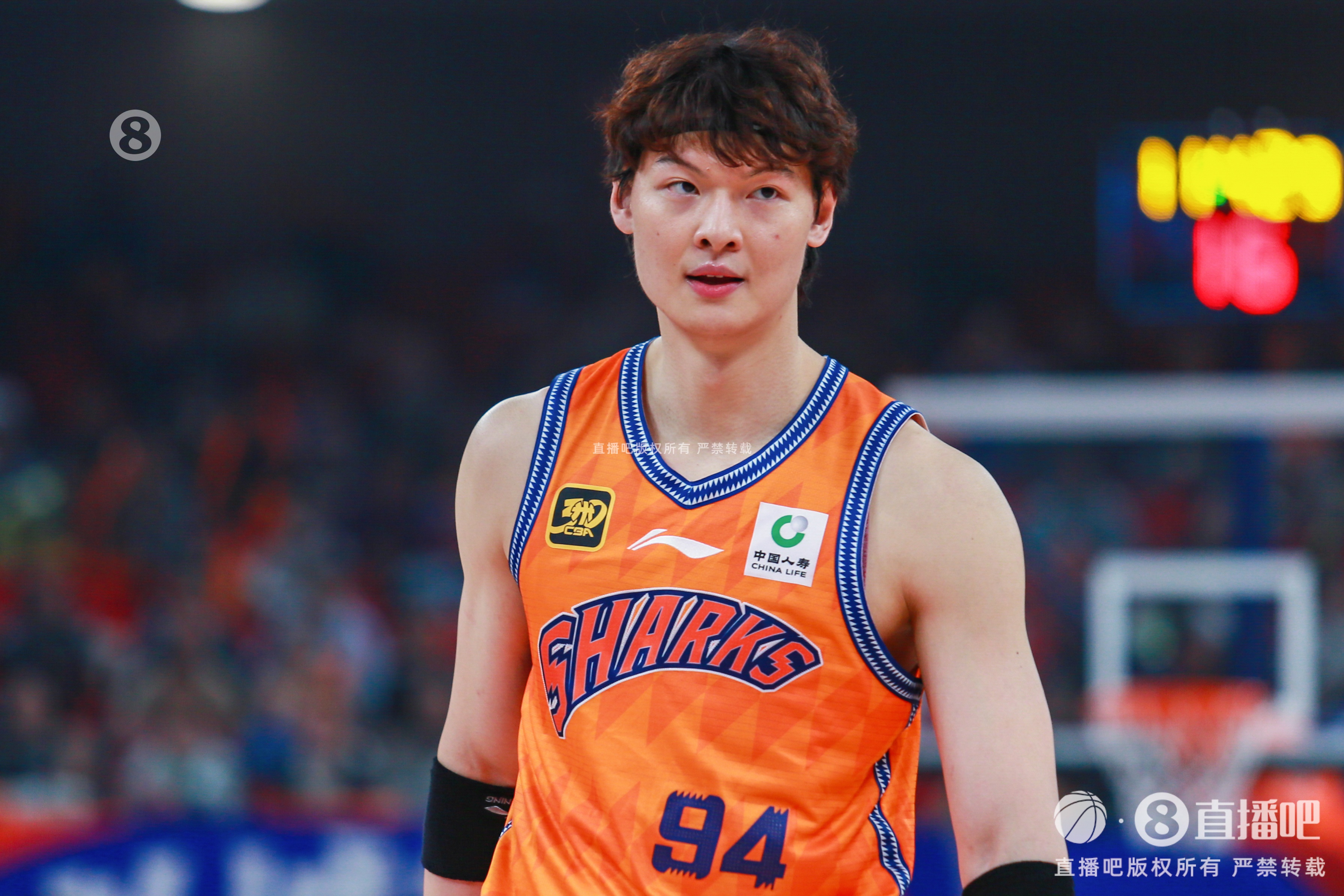 媒体人：王哲林无论顺境逆境都兢兢业业打球 他的职业态度被低估